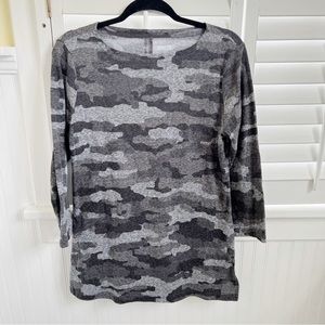 Duluth Trading Multi Gray Camo Lightweight Longtail Boatneck Tunic Size Small
